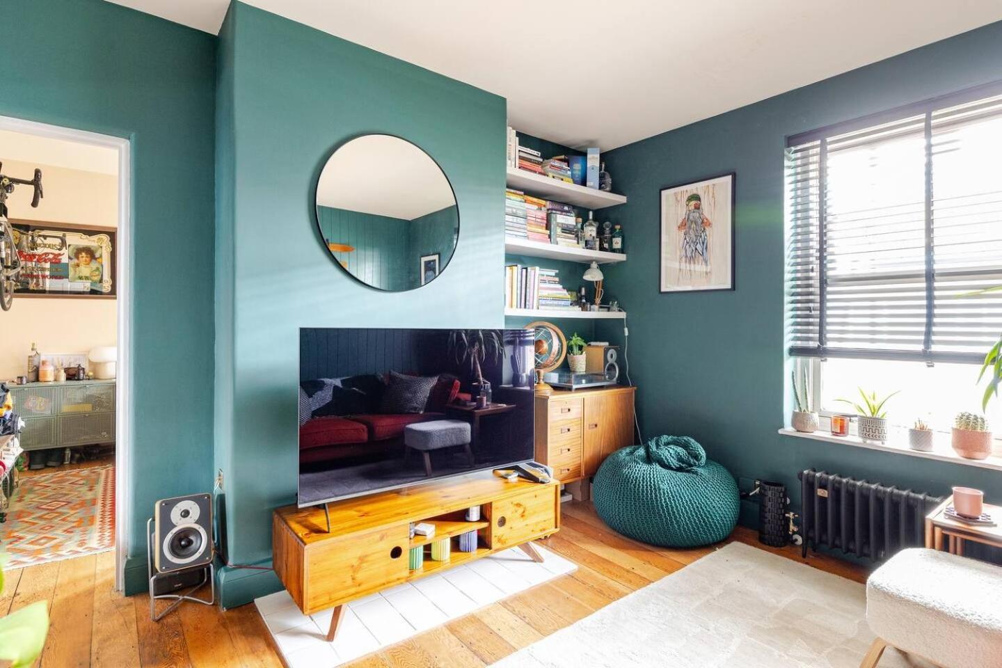 Two Bedroom Flat In Stoke Newington
