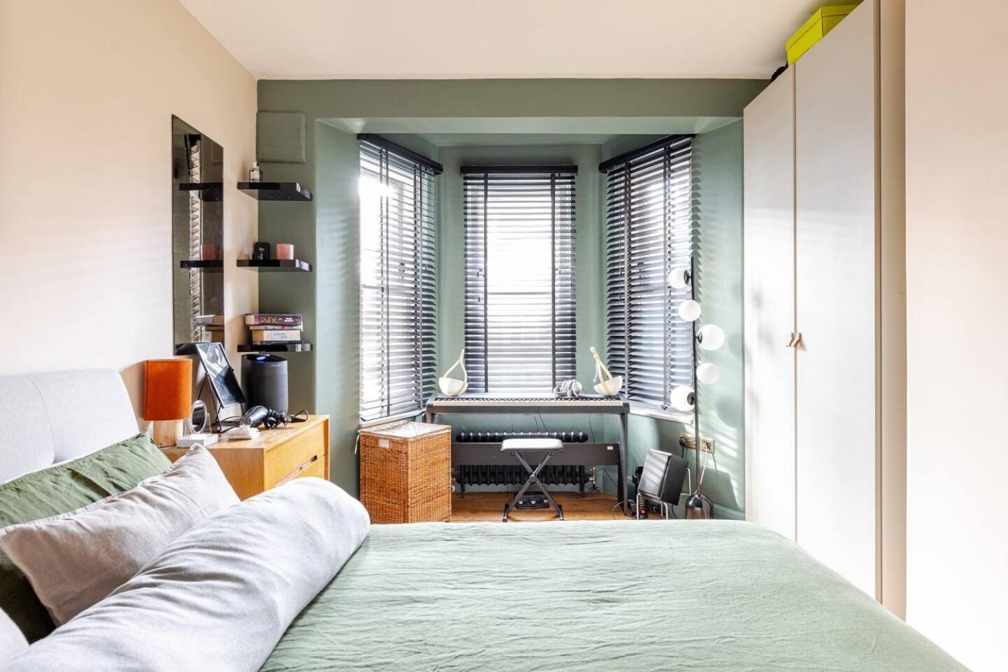 Two Bedroom Flat In Stoke Newington *