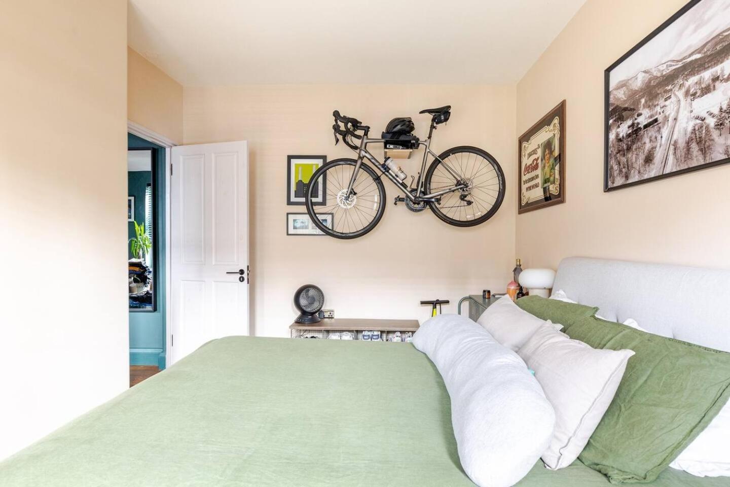 Two Bedroom Flat In Stoke Newington *